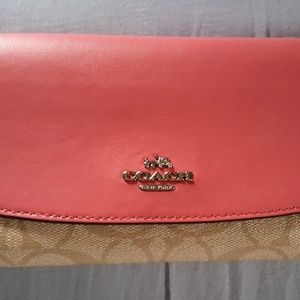 Coach Wallet in Light Khaki and Strawberry Pink